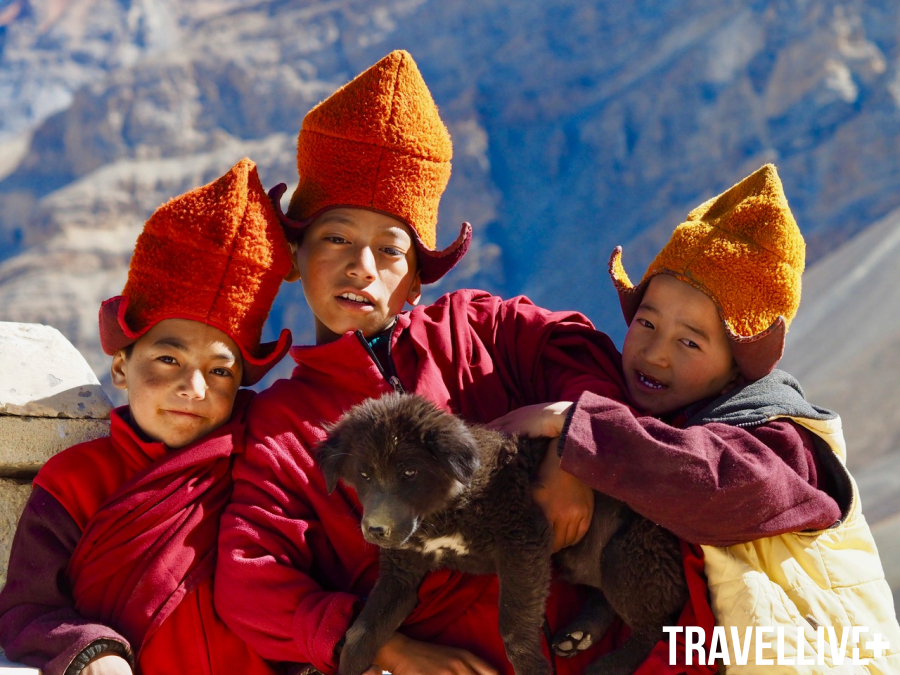 Một nửa dân số Ladakh theo Phật giáo Tây Tạng và những đứa trẻ thường được gửi vào tu viện để học