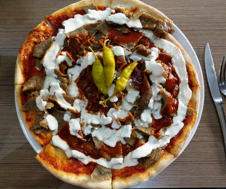 Món pizza kebab nức tiếng Thụy Điển
