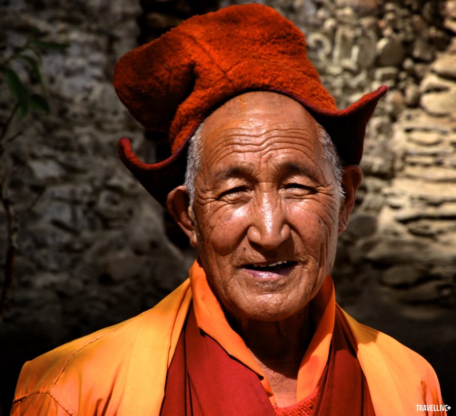 Một cụ già ở Zanskar trong trang phục truyền thống