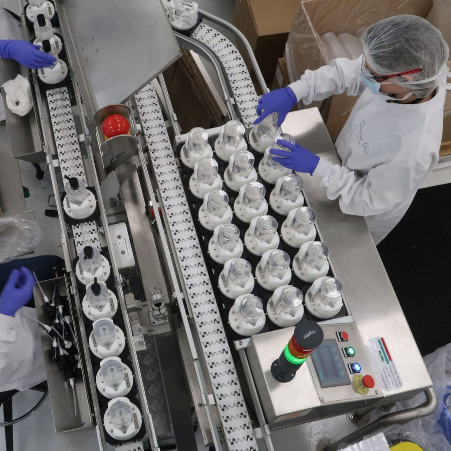 L’Oréal, Coty và những nhãn hàng khác cũng đang sản xuất nước rửa tay khô tại các nhà xưởng sản xuất nước hoa hay sản phẩm làm đẹp