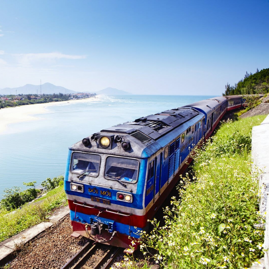 Tuyến đường sắt tàu Thống Nhất được đưa vào danh sách 10 tuyến đường sắt đẹp nhất thế giới