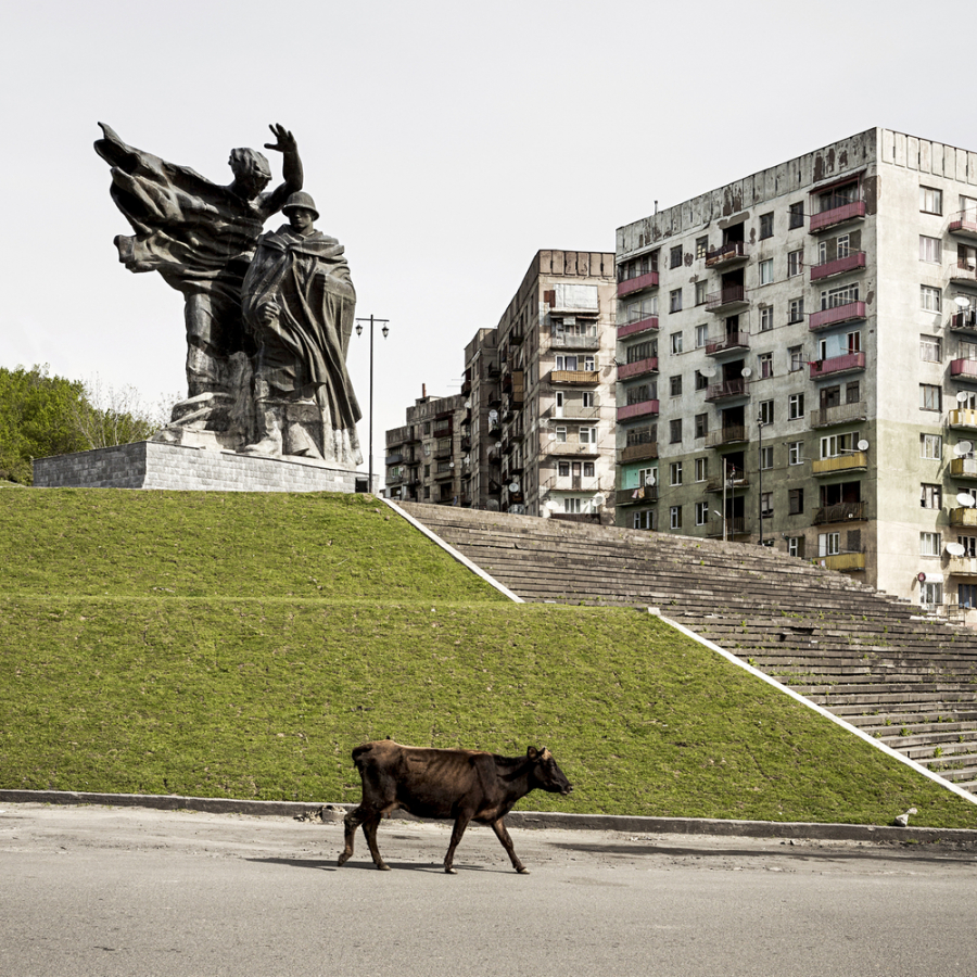 Đài tưởng niệm chiến tranh và khu nhà tập thể Liên Xô