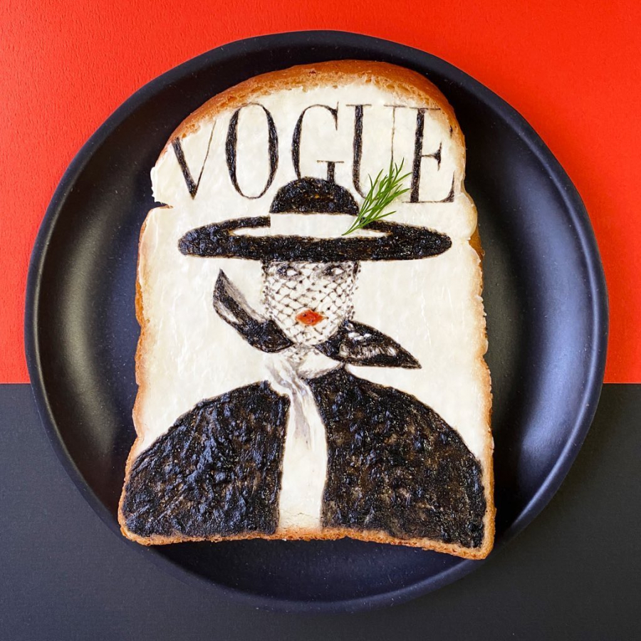 Lát bánh mì mô phỏng trang bìa Tạp chí Vogue năm 1950