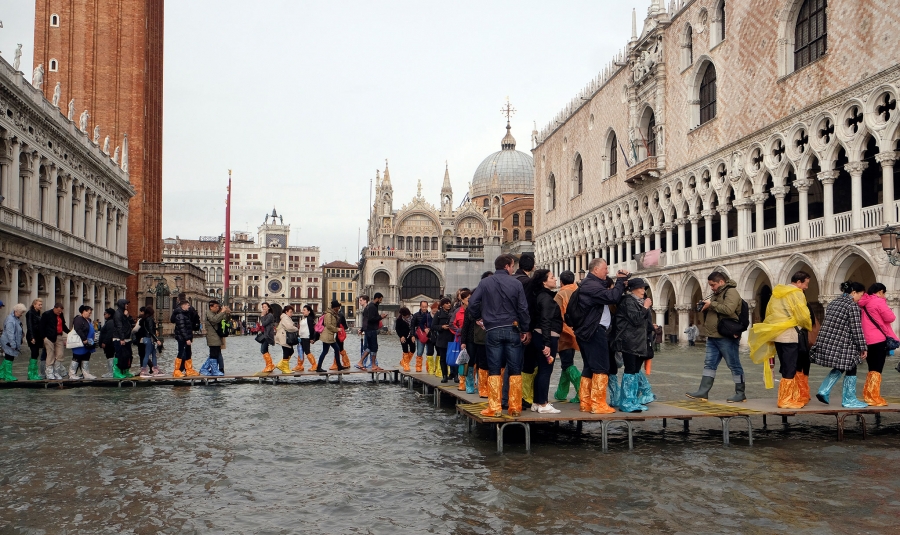Venice chìm trong biển nước vì lũ lụt