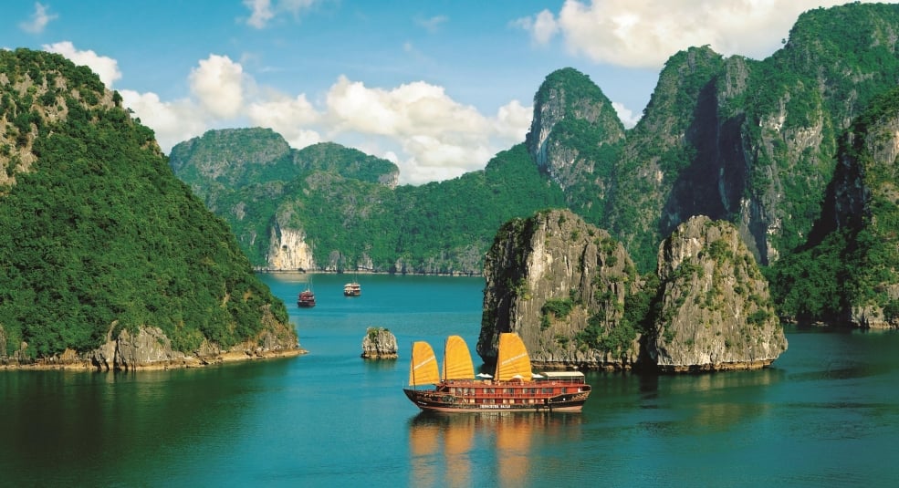 Quảng Ninh cho phép hoạt động du lịch