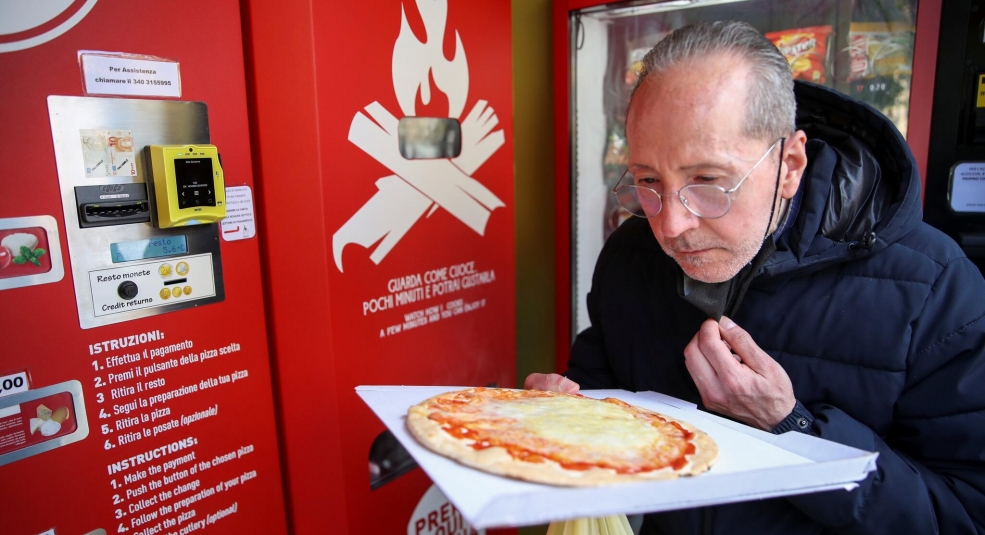 Người Ý nói gì về máy bán pizza tự động?