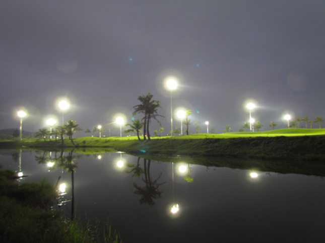 Sân golf Đồ Sơn trang bị hệ thống đèn chơi golf tối