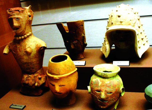 Tượng người bằng gốm cổ đại Nhật Bản