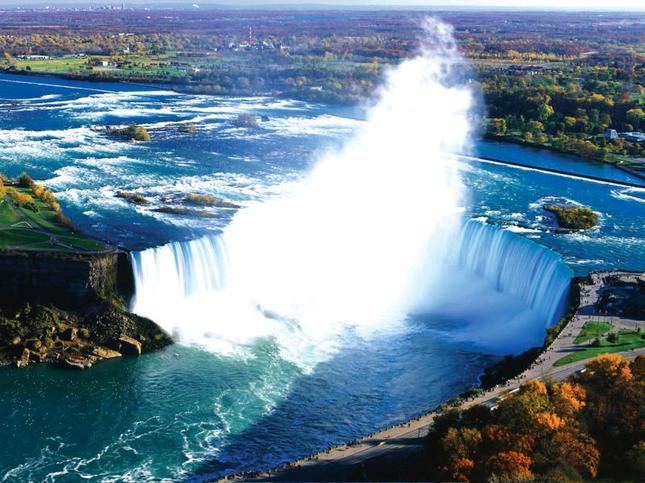 Cầu vồng rạng rỡ trên thác Niagara 