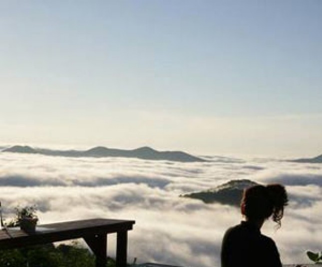 Phiêu bồng giữa biển mây trên đỉnh Unkai Terrace 