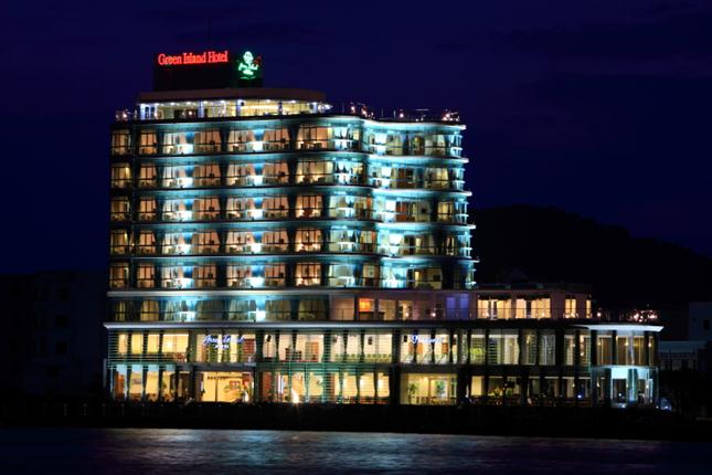 River Hotel Hà Tiên: Bến đợi bên sông Đông Hồ