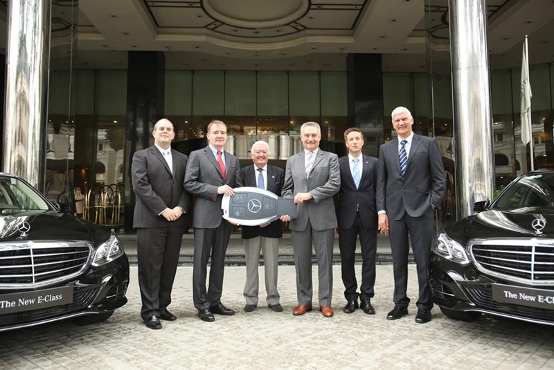Mercedes-Benz bàn giao 4 xe E-Class mới cho khách sạn Caravelle