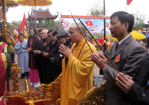 Nhộn nhịp lễ hội Chùa Hang Xuân Giáp Ngọ năm 2014
