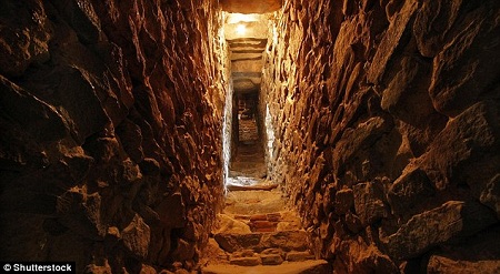 Hầm ngục 2.300 tuổi ngập đầy tử khí 