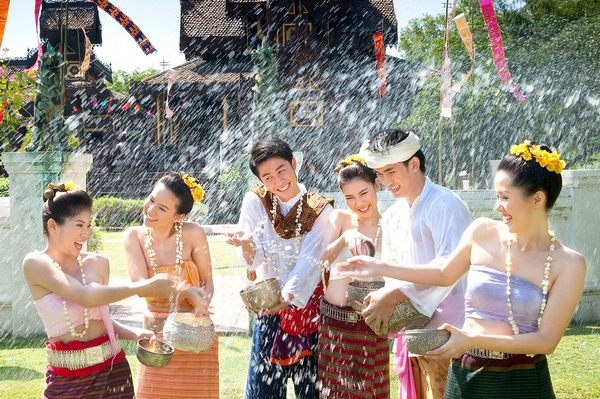 Tới Thái Lan tham dự lễ hội té nước