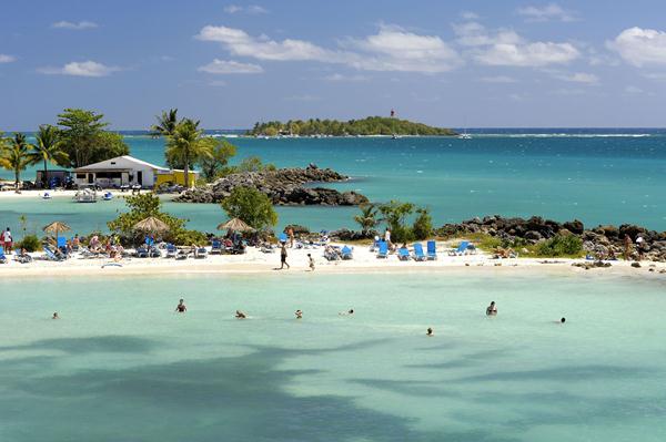 Say đắm bãi biển hoang sơ Guadeloupe