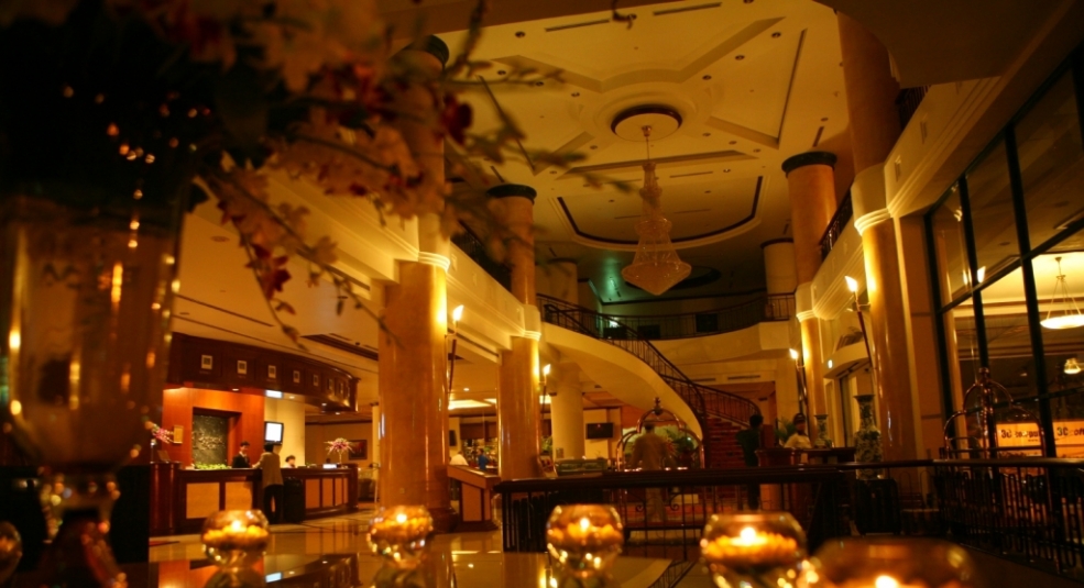 'Một giờ thắp sáng thế giới' tại khách sạn Sofitel Plaza Hà Nội