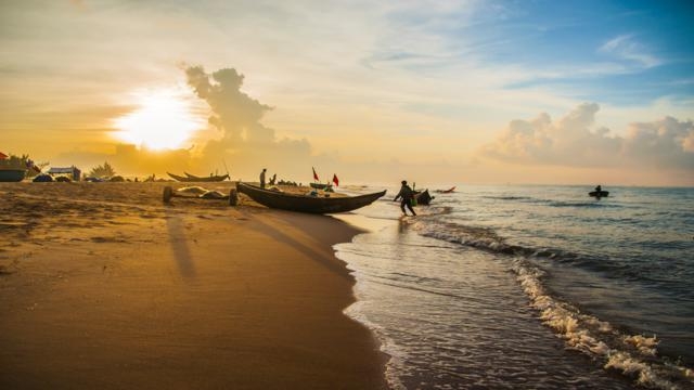 Nghỉ hè tại một trong 8 bãi biển đẹp nhất Việt Nam 