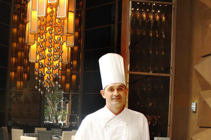 The chef Marco Cortesi biểu diễn nghê thuật ẩm thực tại New world Saigon Hotel