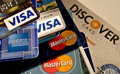 Du lịch mua sắm thông minh với thẻ thanh toán, tín dụng quốc tế