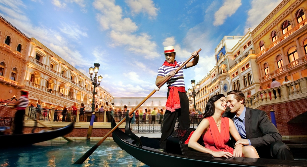 Đến Venice cùng chàng chèo thuyền Gondola bay trên sóng nước