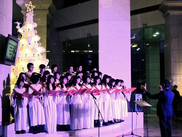 Thánh ca mừng Giáng sinh tại Sofitel Plaza Hà Nội