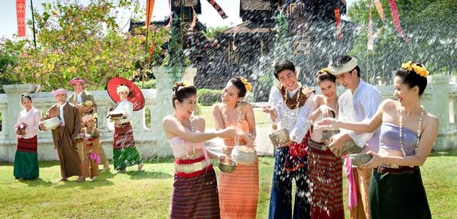 Đến Thái Lan tháng 4, hòa mình cùng lễ hội té nước