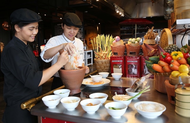 Ẩm thực Thái truyền thống tại nhà hàng Vườn Hương Vị