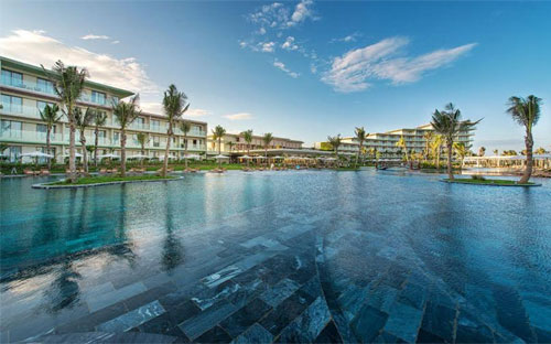 Du khách ấn tượng với quần thể 152 bể bơi của Resort ở Việt Nam