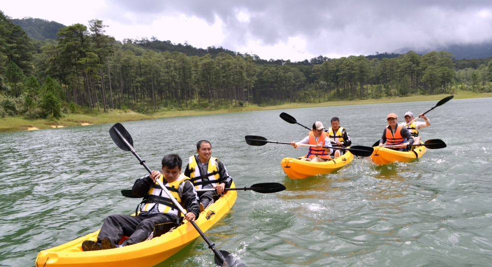 Trải nghiệm Kayak trên hồ Tuyền Lâm
