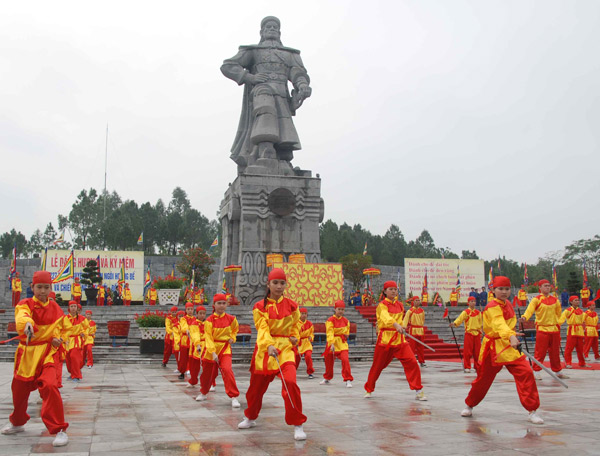 Thành phố Huế tái hiện nghi lễ Nguyễn Huệ lên ngôi Hoàng đế tại núi Bân