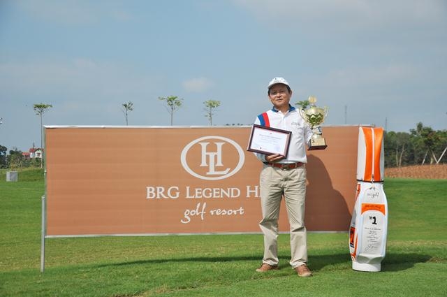 Vinh danh gôn thủ giành Hole in One đầu tiên tại sân BRG Legend Hill Golf Resort