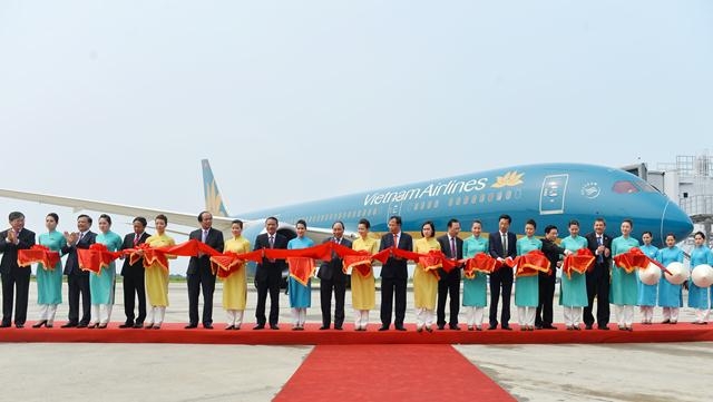 Vietnam Airlines mừng khai trương Cảng hàng không quốc tế Cát Bi, Hải Phòng
