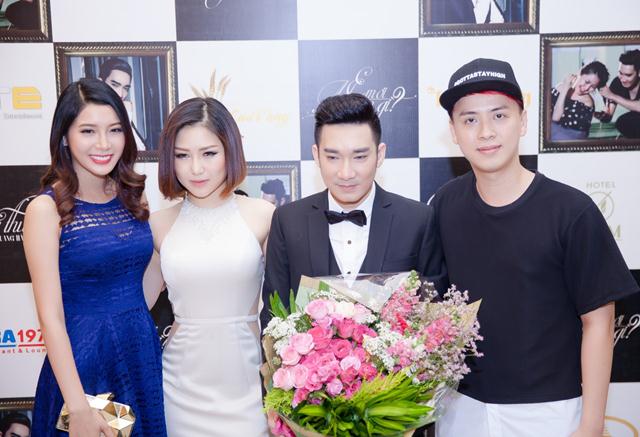 Diễn viên Yan My tay trong tay với siêu mẫu nam Quang Hòa