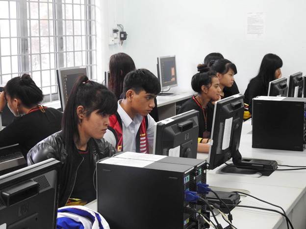Trao tặng phòng học internet cho học sinh dân tộc tỉnh Gia Lai