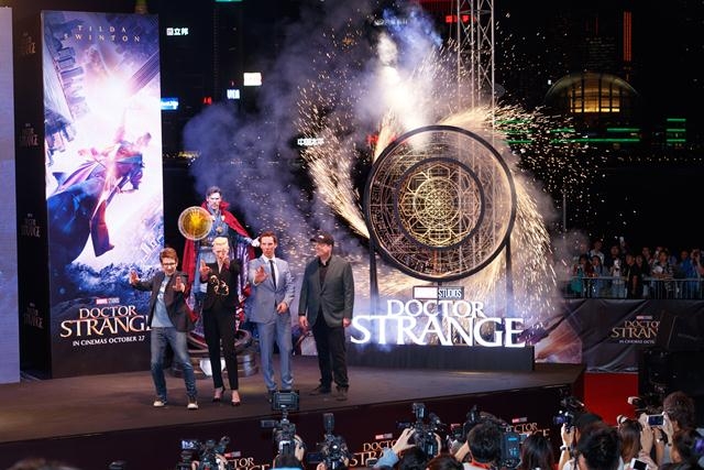Dàn sao Doctor Strange thu hút hàng nghìn fan hâm mộ tại Hồng Kông
