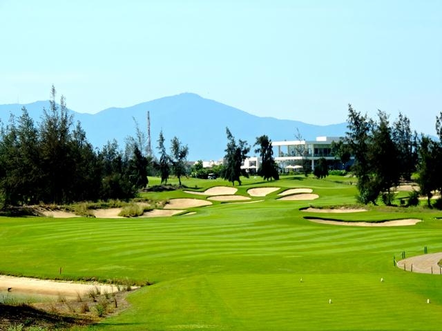 Sân golf Montgomerie Links ưu đãi hấp dẫn dịp cuối năm