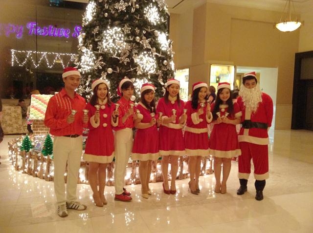 Lễ thắp sáng cây thông Noel tại khách sạn Nikko Hanoi