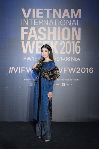 Hoa hậu Đỗ Mỹ Linh đọ sắc cùng hoa hậu Diễm Hương tại thảm đỏ VIFW 2016