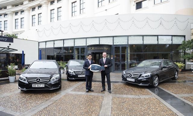 Mercedes-Benz Việt Nam bàn giao 3 xe E 250 AMG cho khách sạn Hilton Hanoi Opera