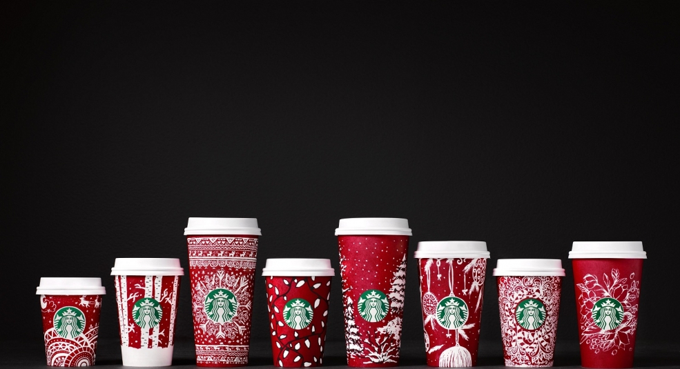 Tác phẩm nghệ thuật của khách hàng được thể hiện trên những chiếc cốc đỏ mùa lễ hội của Starbucks