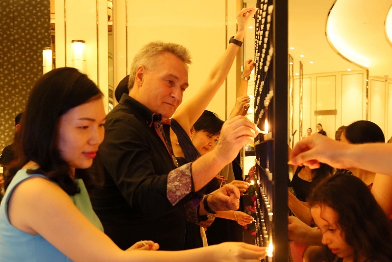 Caravelle Saigon tắt đèn hưởng ứng Giờ Trái Đất 2017