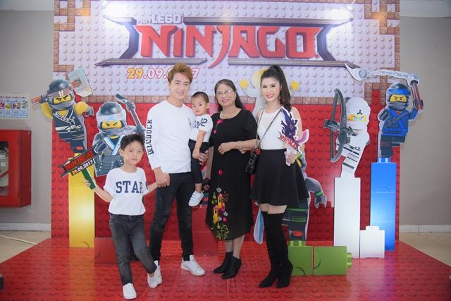 Gia đình sao Việt hào hứng xem Lego Ninjago
