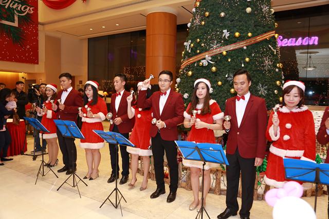Lễ thắp sáng cây thông Noel tại khách sạn Nikko Hà Nội