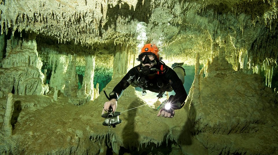 Phát hiện hang động dưới biển lớn nhất thế giới ở Mexico