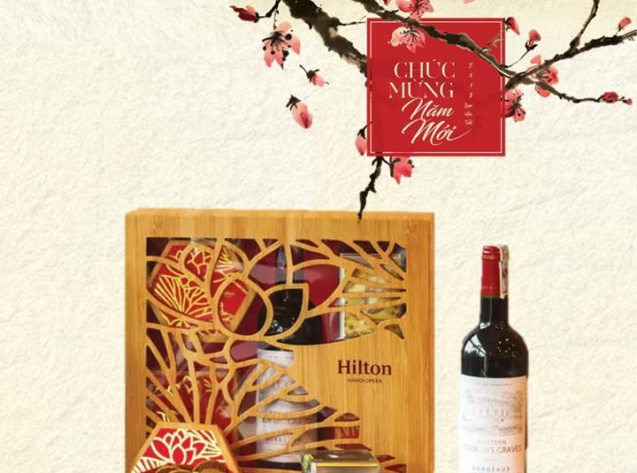 Năm mới với giỏ quà từ khách sạn Hilton Hanoi Opera