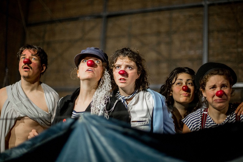 Đoàn nghệ sỹ Be Clown trình diễn vở xiếc Biển lặng gió tại Cần Thơ