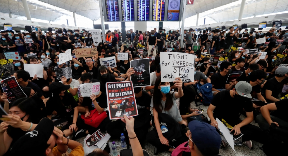 Hỗ trợ người Việt kẹt ở sân bay Hongkong