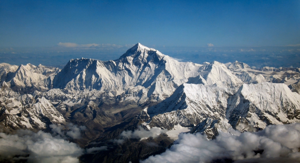 Tái chế rác thải trên đỉnh núi Everest
