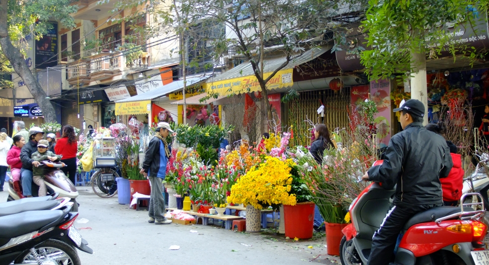 Hà Nội cấm đường để phục vụ chợ hoa xuân